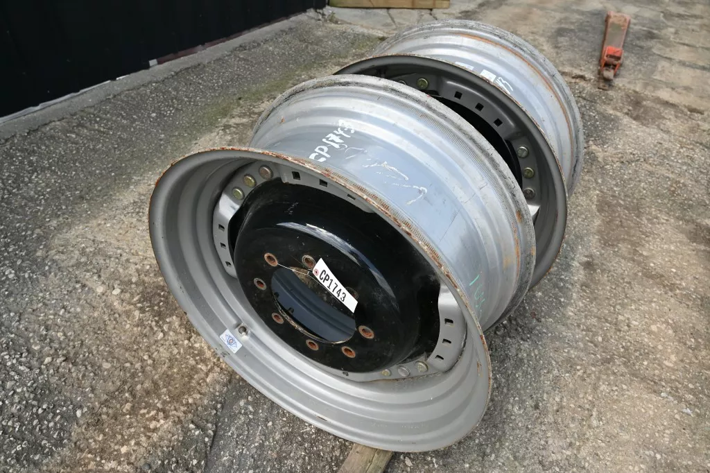 Case IH 8 Bolt 13X30 Rim Set – CP1743