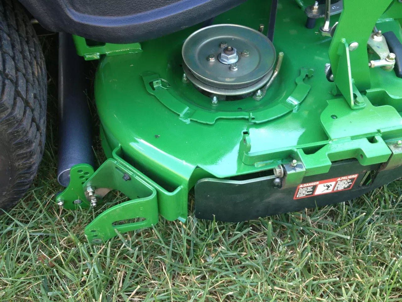 Lawn Striper 2016 John Deere 960R with 60" 7-Iron Deck